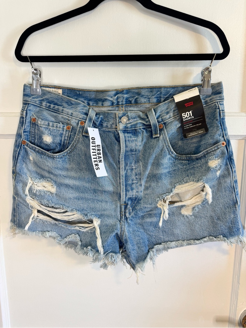 NWT Levi’s 501 Original High Rise Distressed Denim Shorts Size 31